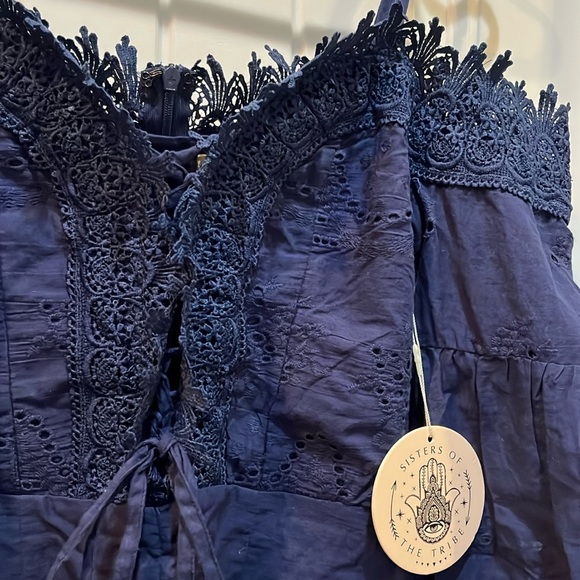 Off shoulder romper with lace trim - Picture 2 of 4